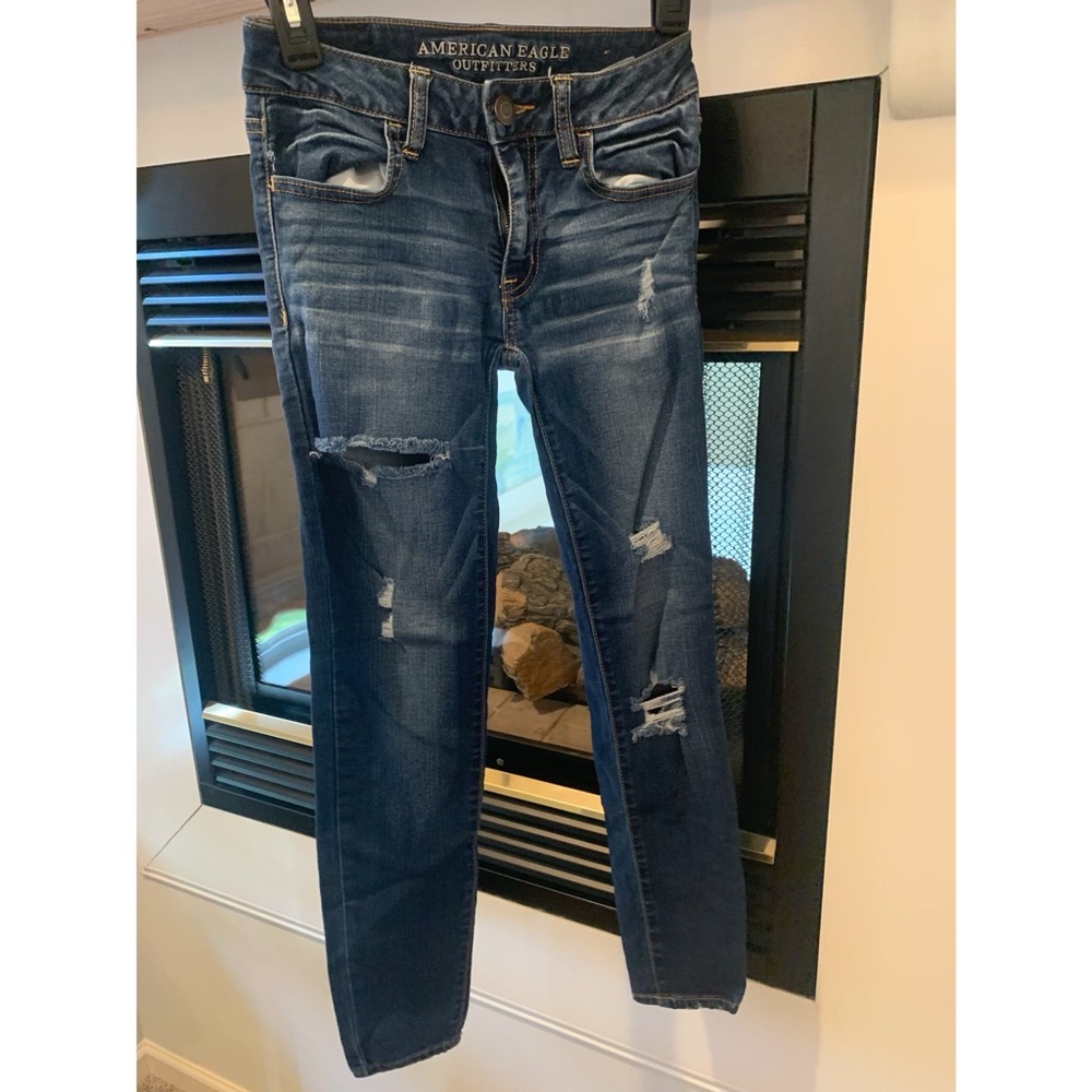 American Eagle Size 2 short Ripped Jeans Jegging